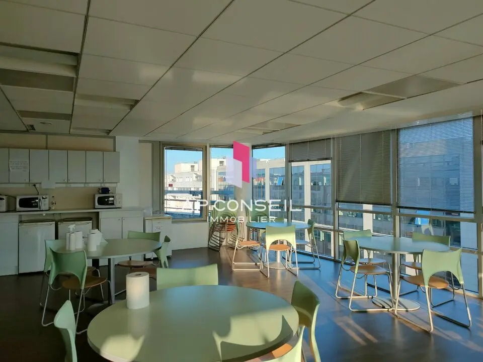 Bureau dans Montigny-le-Bretonneux à louer Photo de l’immeuble– Image 1 sur 6