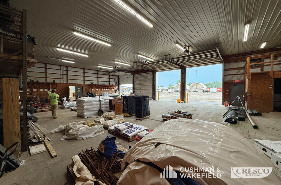 842 Abbe Rd, Sheffield Village, OH à louer - Photo de l’immeuble – Image 3 sur 11