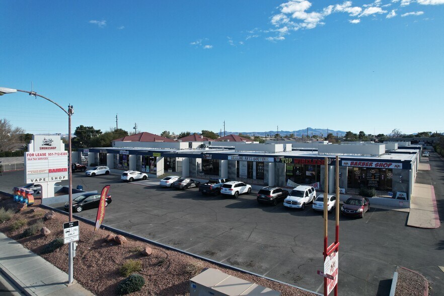 1555 E Flamingo Rd, Las Vegas, NV à louer - Photo de l’immeuble – Image 3 sur 13