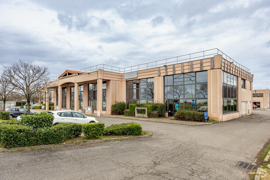 Bureau dans Bron à vendre - Photo de l’immeuble – Image 2 sur 3