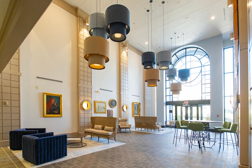135 N Church St, Spartanburg, SC à louer - Hall d’entrée – Image 2 sur 11