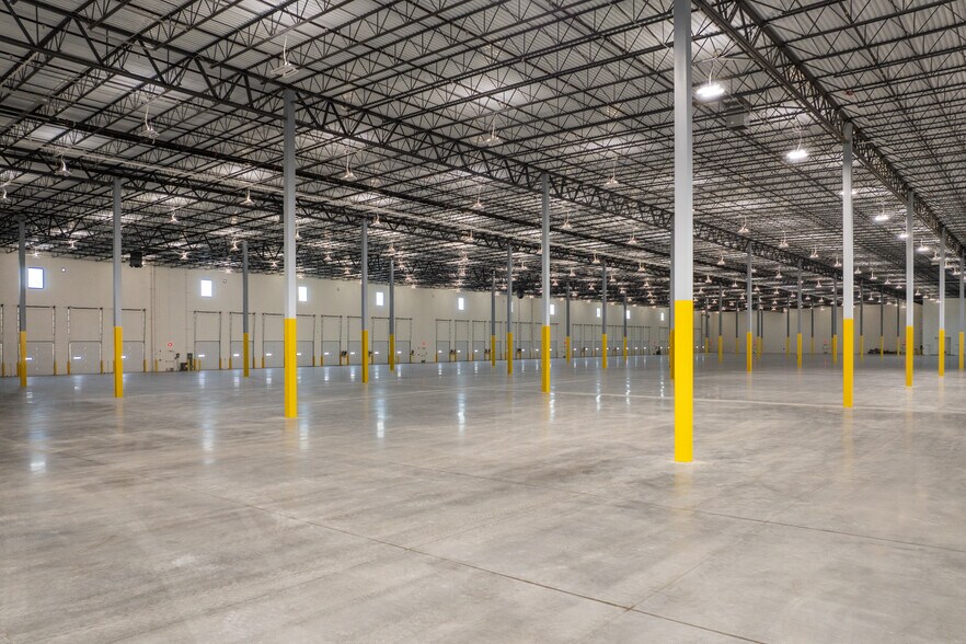 1 Media Crossways, Woodbury, NY à louer - Numérisation 3D Matterport – Image 3 sur 17
