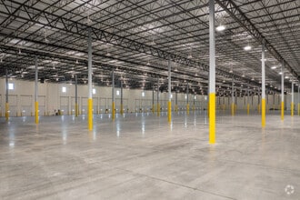 1 Media Crossways, Woodbury, NY à louer Numérisation 3D Matterport– Image 1 sur 2