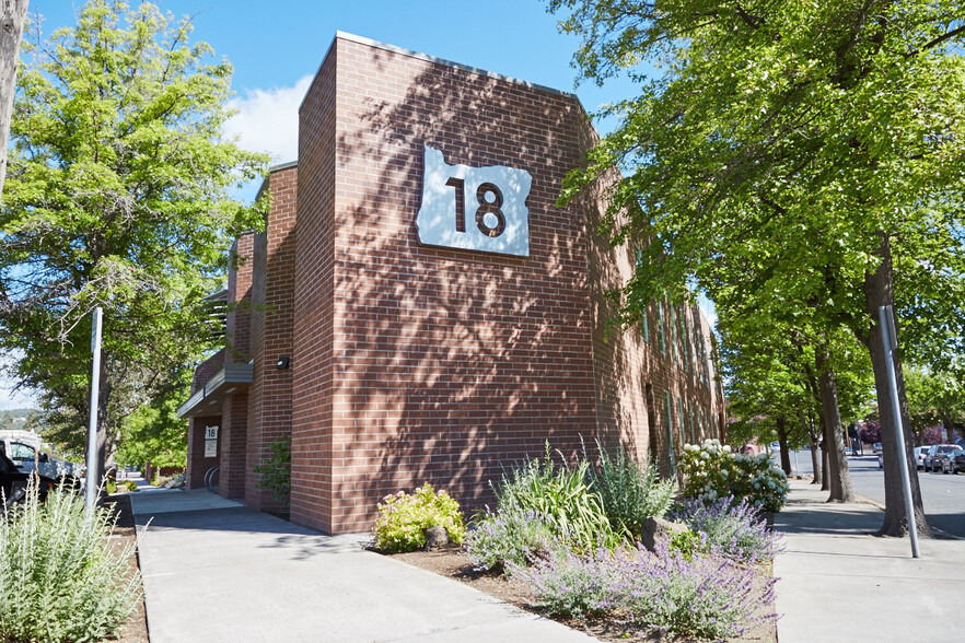 18 NW Oregon Ave, Bend, OR à louer - Photo de l’immeuble – Image 2 sur 7