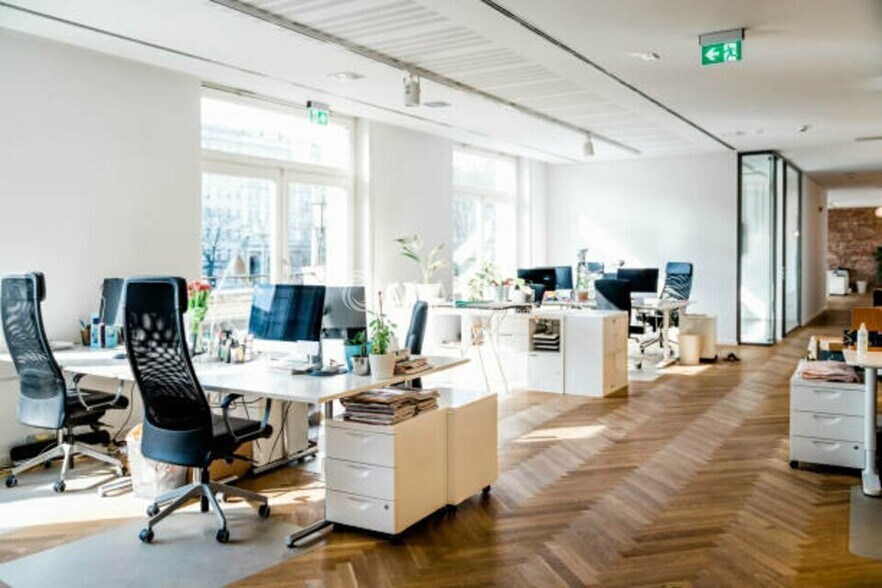 Bureau dans à louer - Photo intérieure – Image 1 sur 1