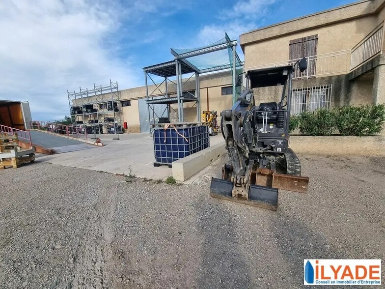 Rue De La Glacière, Vitrolles à louer - Photo de l’immeuble – Image 2 sur 8