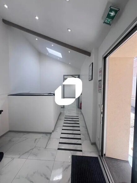 Bureau dans Gretz-Armainvilliers à vendre - Photo de l’immeuble – Image 1 sur 2