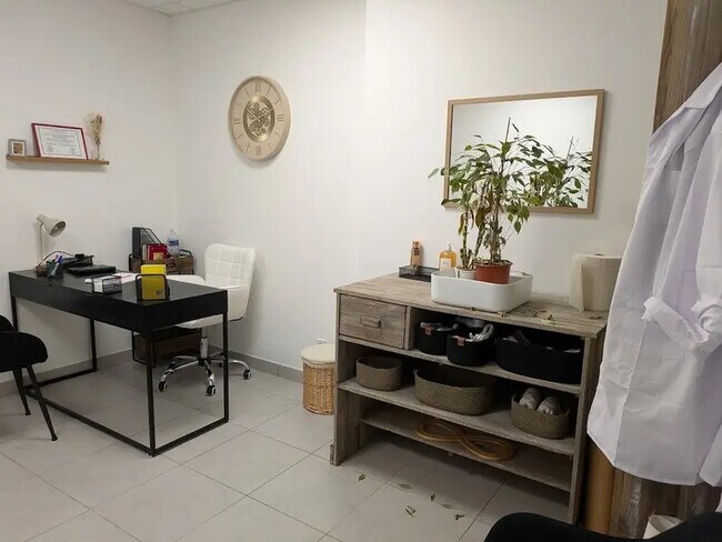 Plus de détails pour Local commercial à vendre