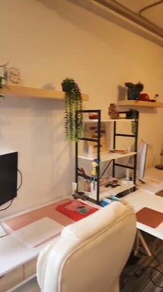 2211 W Foster, Chicago, IL à louer - Vidéo sur l’annonce professionnelle – Image 2 sur 15