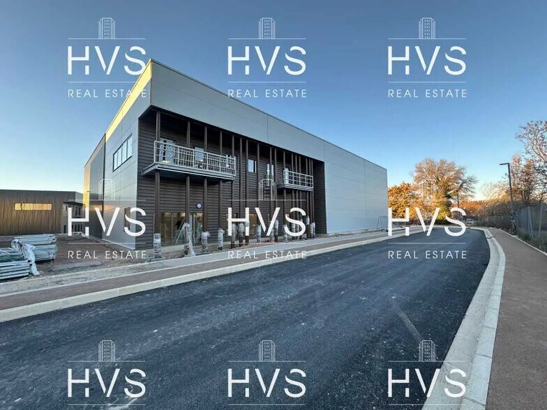 Local d’activités dans Venelles à louer - Photo de l’immeuble – Image 2 sur 7