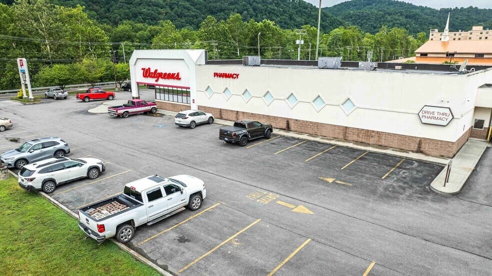 513 Stokes Dr, Hinton, WV à vendre - Photo de l’immeuble – Image 1 sur 2