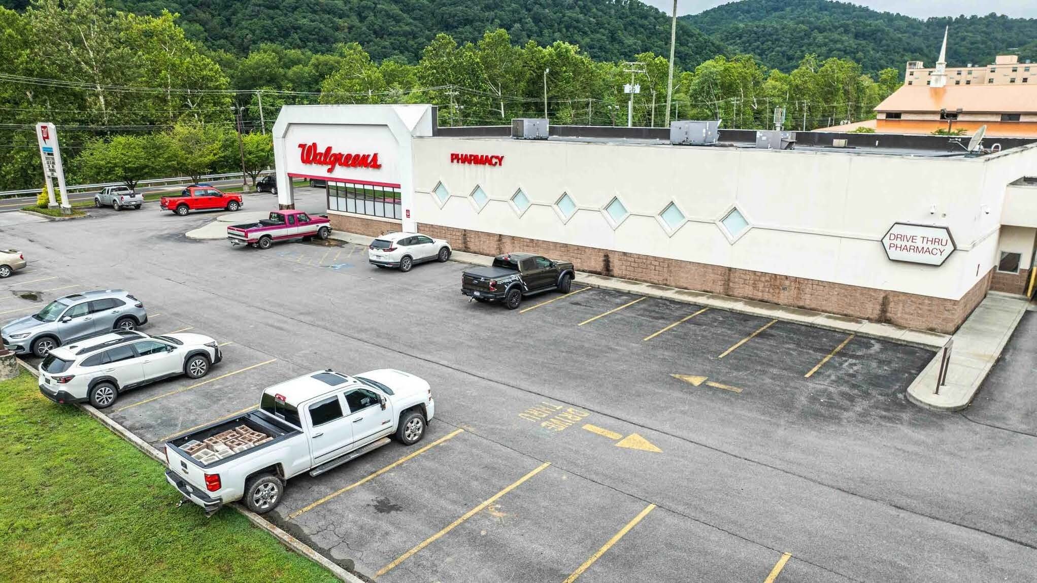 513 Stokes Dr, Hinton, WV à vendre Photo de l’immeuble– Image 1 sur 3