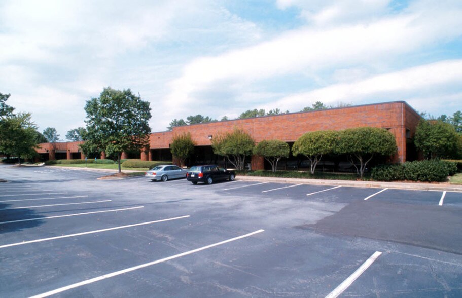 3100 Medlock Bridge Rd, Peachtree Corners, GA à louer - Photo de l’immeuble – Image 2 sur 4