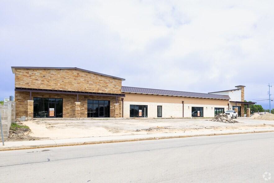 2405 Pat Booker Rd, Universal City, TX à louer - Photo de l’immeuble – Image 3 sur 5