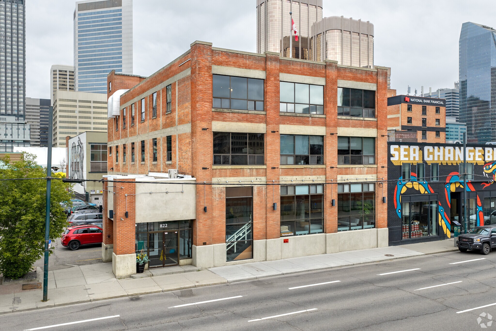822 11th Ave SW, Calgary, AB à louer Photo principale– Image 1 sur 4