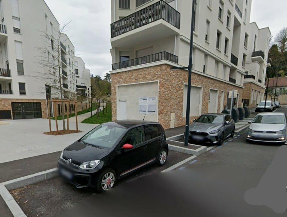 Local commercial dans Poissy à louer Photo de l’immeuble– Image 1 sur 2