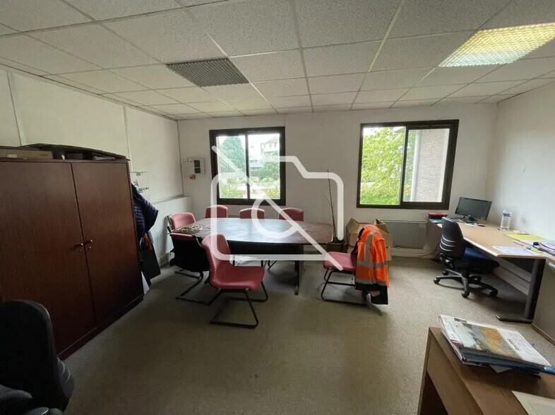 Industriel/Logistique dans Voisins-le-Bretonneux à louer - Photo de l’immeuble – Image 3 sur 12