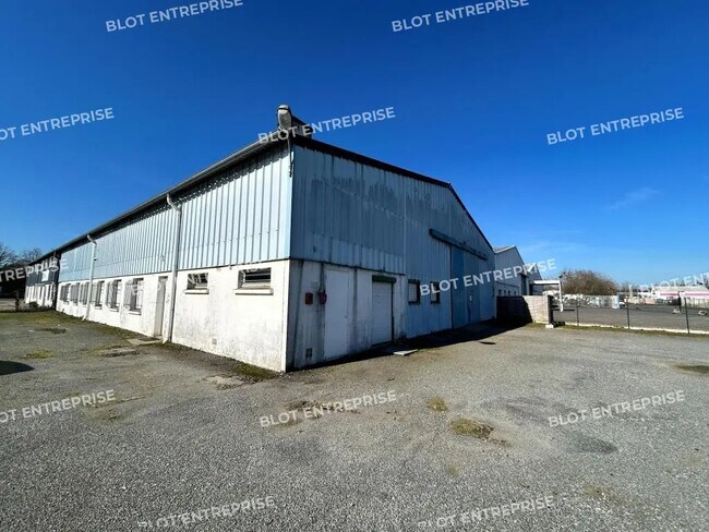 Plus de détails pour Bureau, Local d'activités à louer