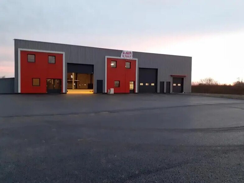 Local d’activités dans Sennecey-le-Grand à louer - Photo de l’immeuble – Image 3 sur 5