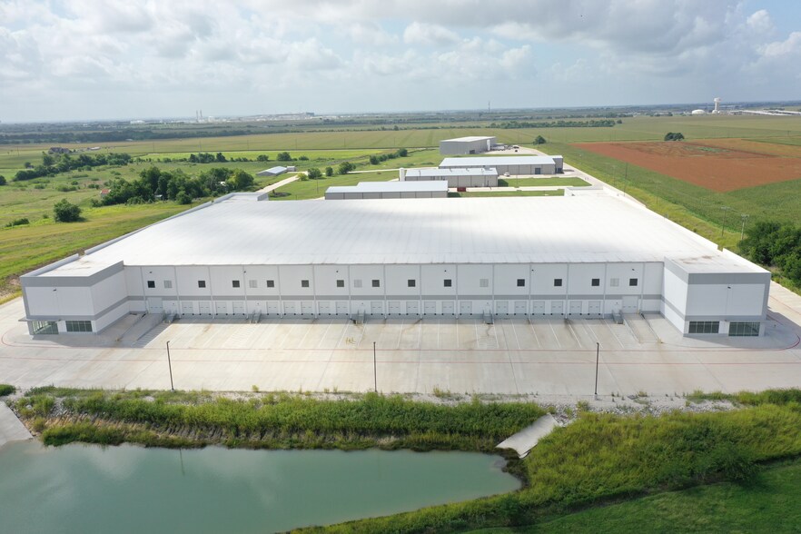 370 BFG 9000 Way, Taylor, TX à louer - Photo de l’immeuble – Image 2 sur 14