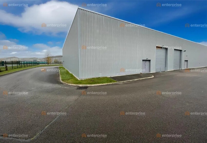 Local d’activités dans Béthune à louer - Photo de l’immeuble – Image 3 sur 3