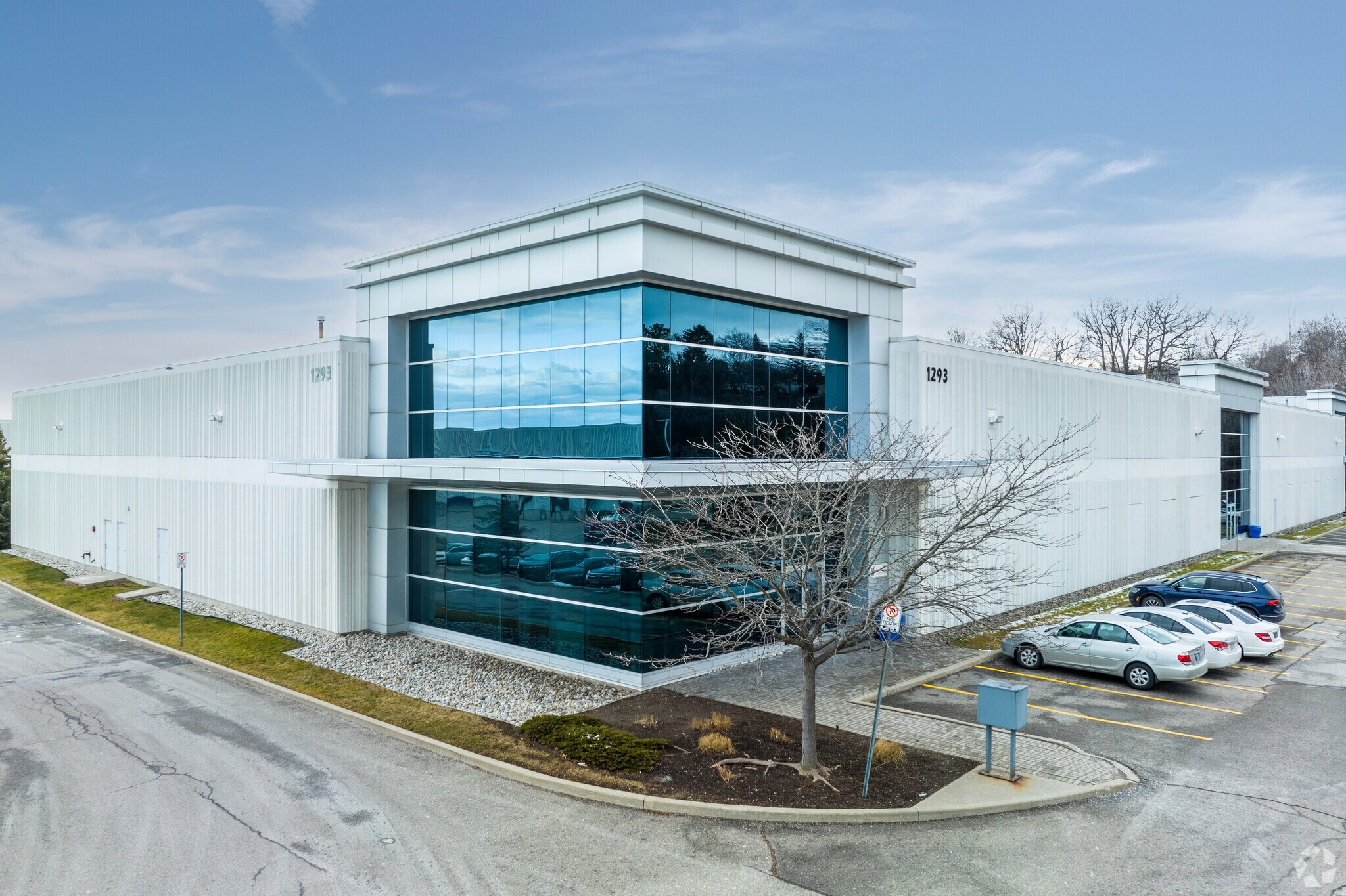 1293 N Service Rd E, Oakville, ON à louer Photo principale– Image 1 sur 5