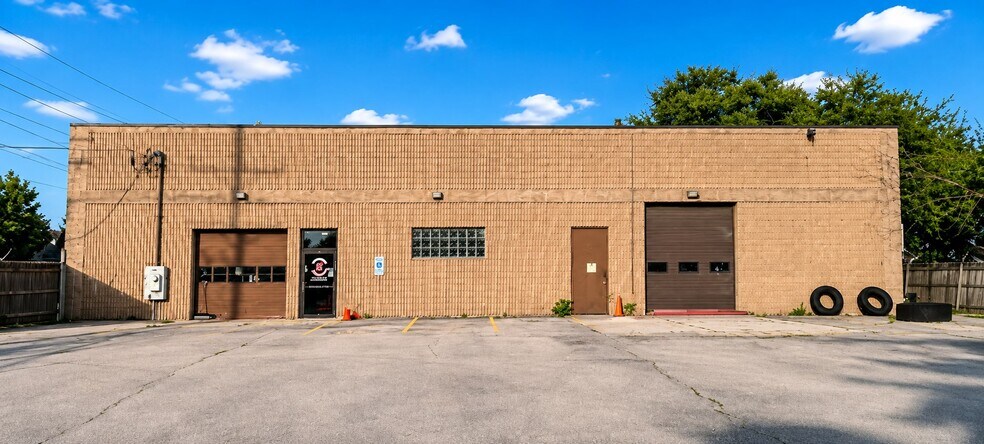 51 E Plainfield Rd, Countryside, IL à louer - Photo de l’immeuble – Image 2 sur 13