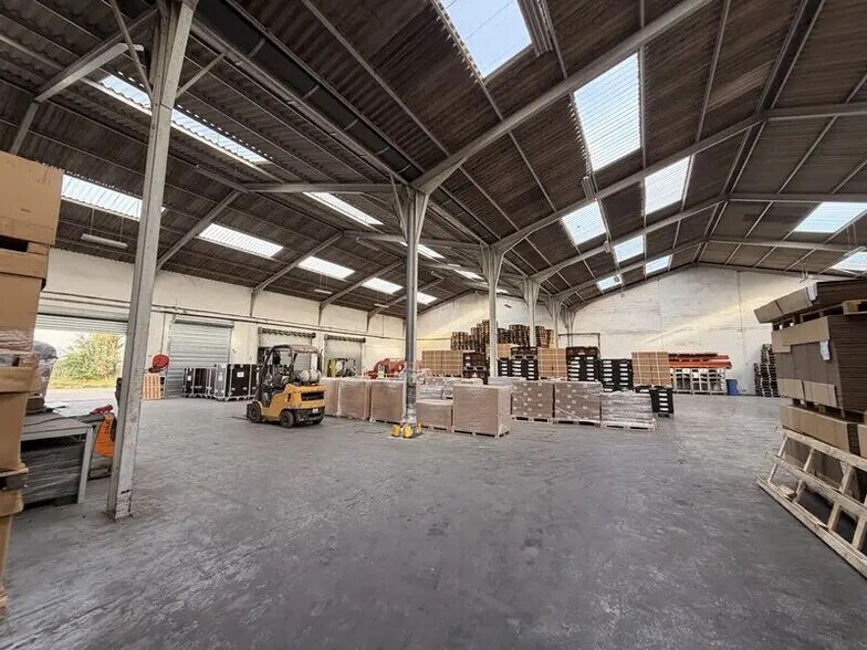 Local d'activités dans Genas à vendre - Photo intérieure – Image 3 sur 5