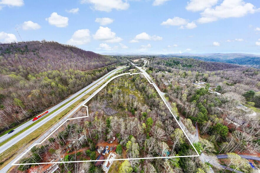 110 Laurel Acres Ln, Flat Rock, NC à vendre - Photo de l’immeuble – Image 2 sur 21