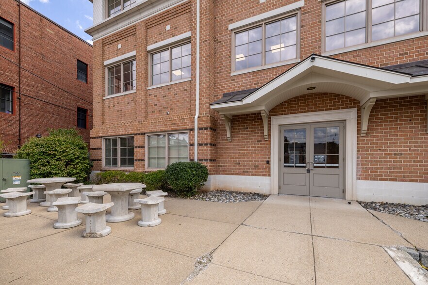 62 Elm St, Morristown, NJ à louer - Photo de l’immeuble – Image 3 sur 8