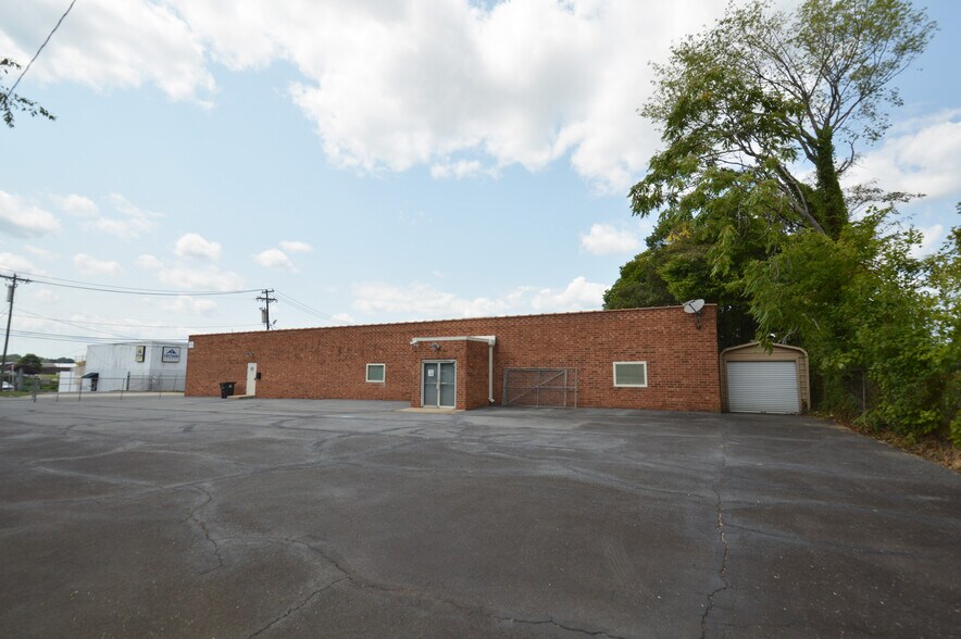 1023 Chestnut St, Winston-Salem, NC à louer - Photo de l’immeuble – Image 1 sur 7