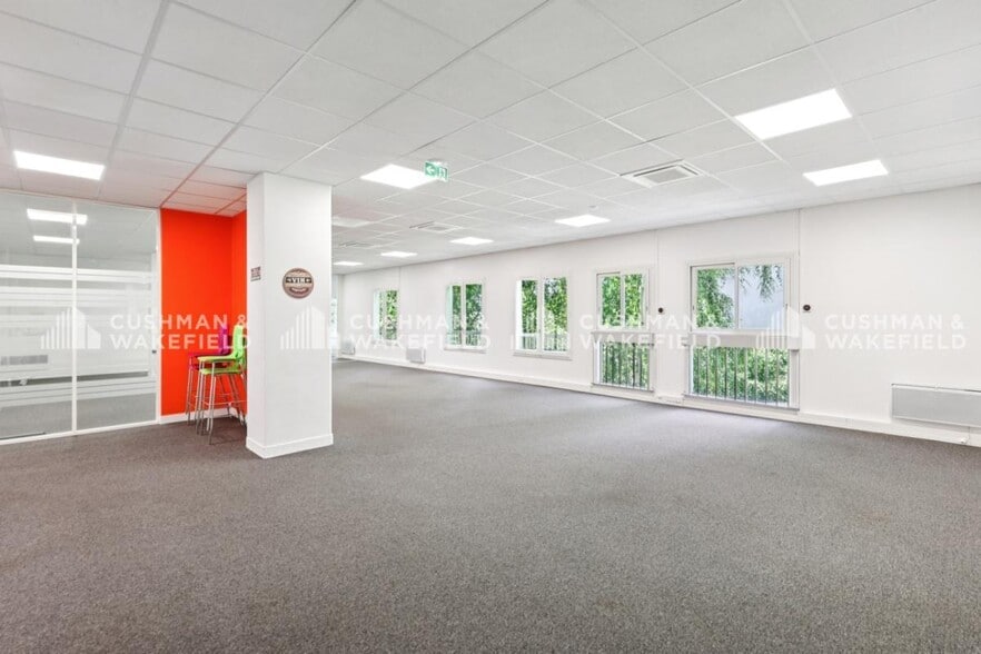 Bureau dans Levallois-Perret à louer - Photo de l’immeuble – Image 2 sur 10