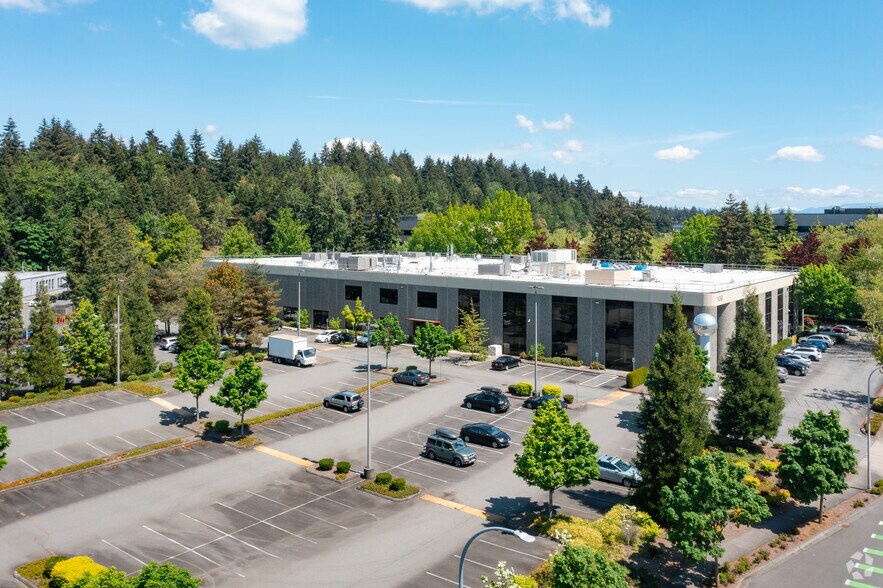 14360 SE Eastgate Way, Bellevue, WA à louer - Photo de l’immeuble – Image 2 sur 3