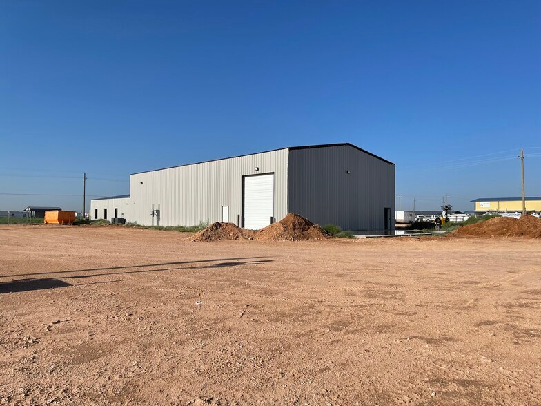 5822 W County Rd 123, Midland, TX à louer - Photo de l’immeuble – Image 3 sur 21