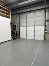 28144 W Industrial Ave, Lake Barrington, IL à louer Photo intérieure– Image 2 sur 5
