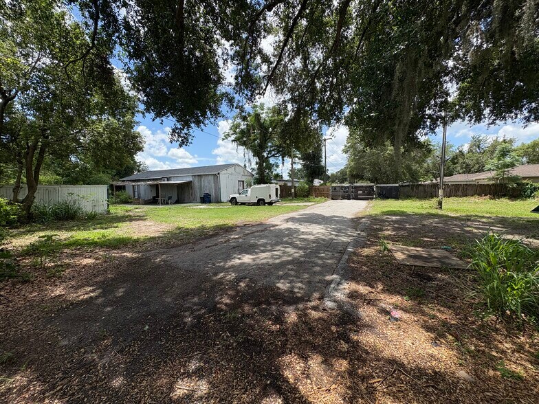 8817 N 15th St, Tampa, FL à louer - Photo de l’immeuble – Image 1 sur 18