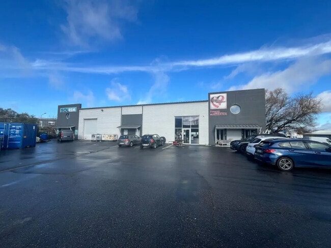 Plus de détails pour 4 Rue Des Artisans, Pechbonnieu - Local d’activités à vendre