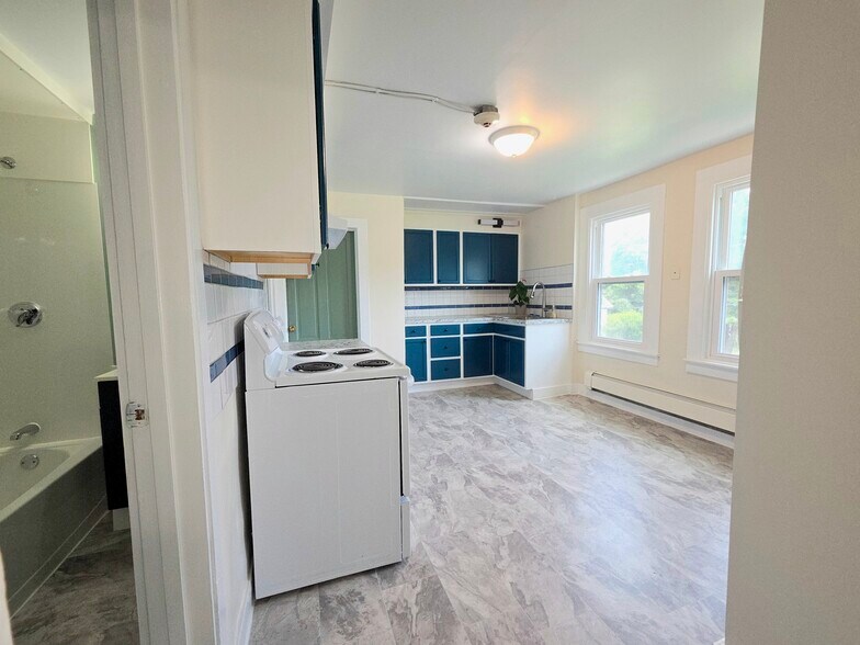8 Highview Ave, Hope Valley, RI à vendre - Photo intérieure – Image 3 sur 10