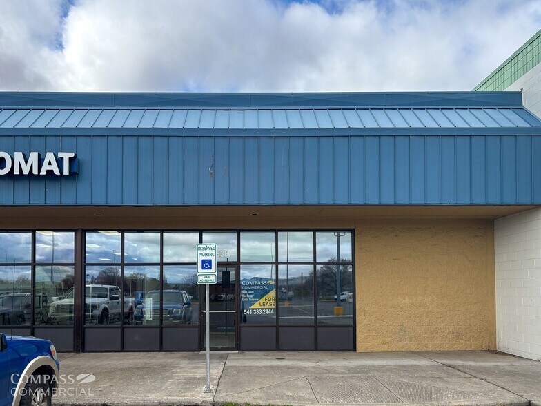 2636 W 6th St, The Dalles, OR à louer - Photo de l’immeuble – Image 2 sur 5