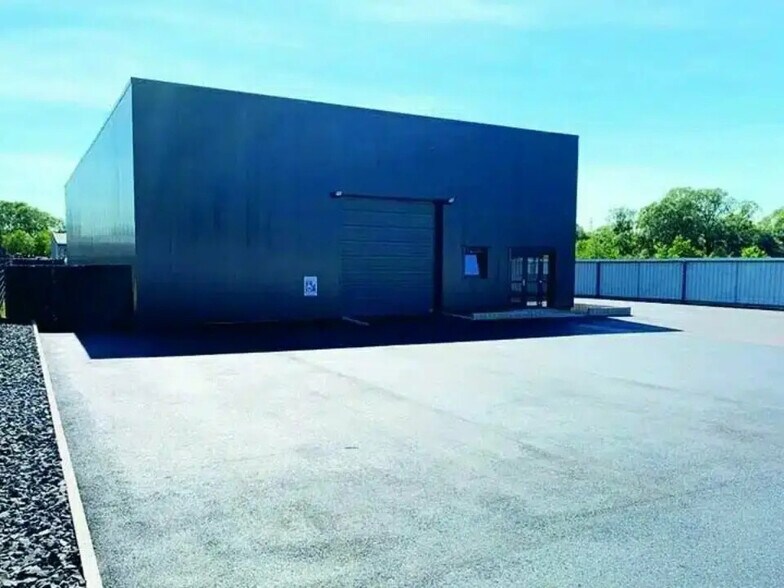 Local d’activités dans Forbach à louer - Photo de l’immeuble – Image 1 sur 3
