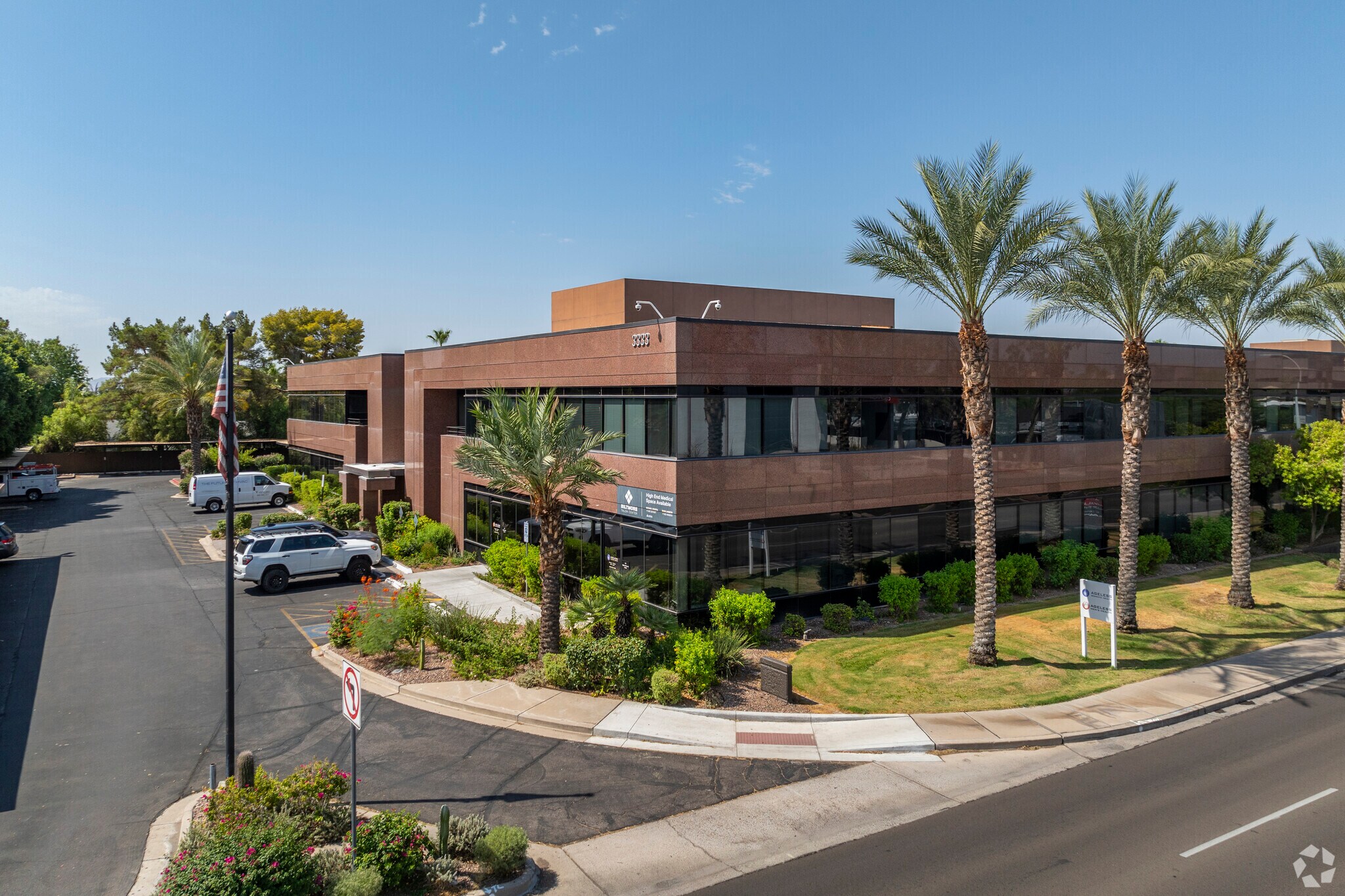 3333 E Camelback Rd, Phoenix, AZ à louer Photo principale– Image 1 sur 2