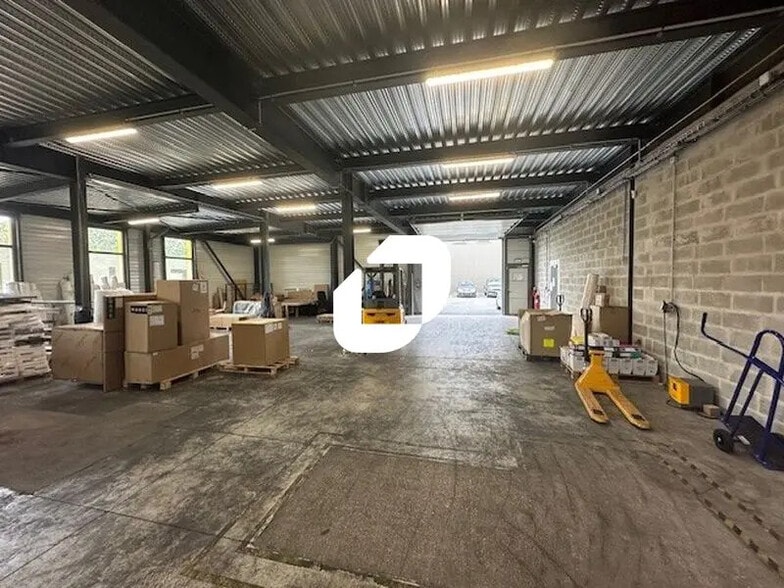 Bureau dans Tremblay-en-France à louer - Photo de l’immeuble – Image 3 sur 8