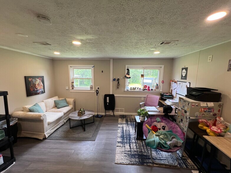 240 Boyd St, Holly Springs, GA à louer - Photo de l’immeuble – Image 3 sur 12