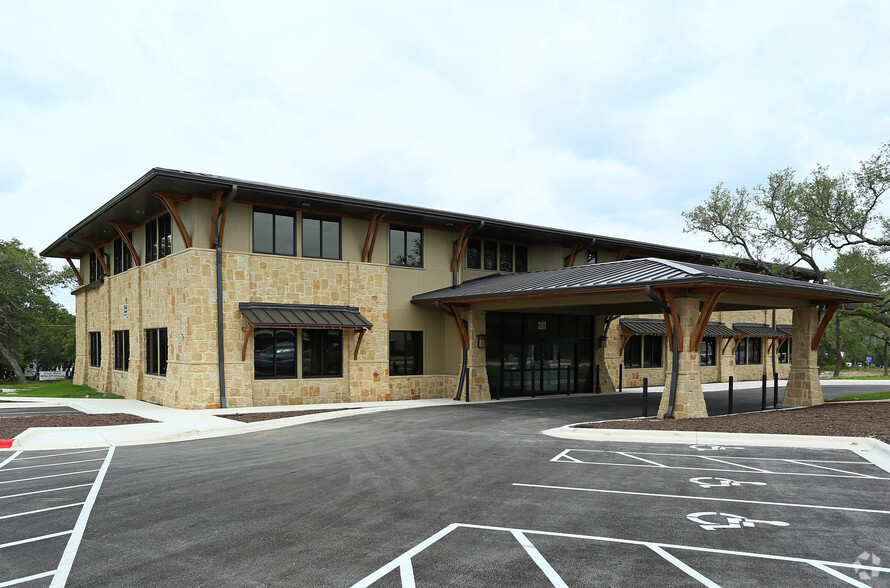 201 FM 3237, Wimberley, TX à louer - Photo principale – Image 1 sur 13