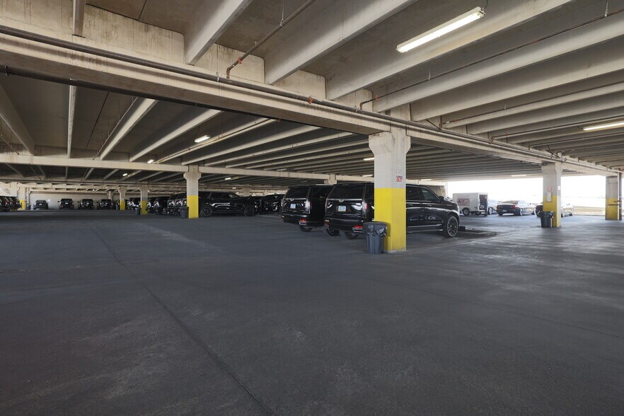 1900 Industrial Rd, Las Vegas, NV à louer - Photo de l’immeuble – Image 2 sur 15