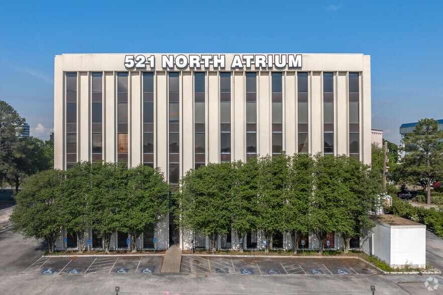 521 N Sam Houston Pky E, Houston, TX à vendre - Photo de l’immeuble – Image 2 sur 4