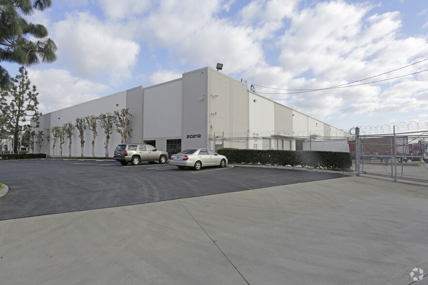 20212 S Rancho Way, Rancho Dominguez, CA à louer - Photo principale – Image 1 sur 5