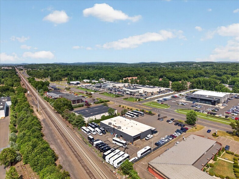 575 Washington Ave, North Haven, CT à louer - Photo de l’immeuble – Image 2 sur 5