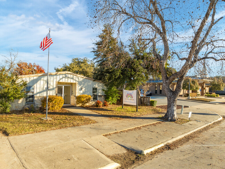 219 E Elm St, Hillsboro, TX à vendre - Photo de l’immeuble – Image 3 sur 38
