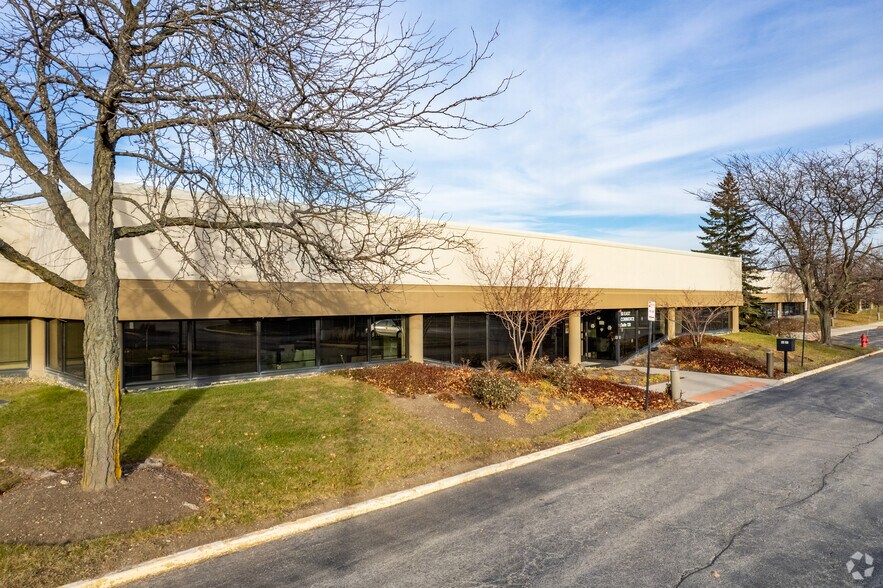 50 E Commerce Dr, Schaumburg, IL à louer - Photo de l’immeuble – Image 2 sur 7